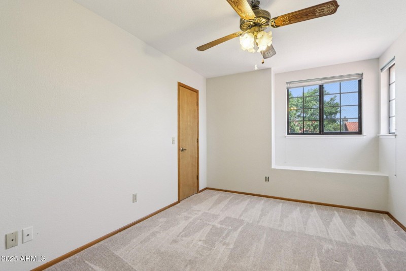 34-web-or-mls-E Sheena Dr-1106-034
