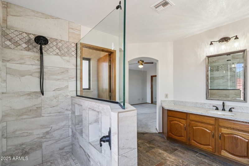 35-web-or-mls-E Sheena Dr-1106-035