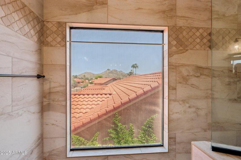 36-web-or-mls-E Sheena Dr-1106-036