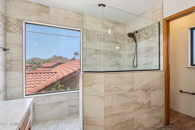 37-web-or-mls-E Sheena Dr-1106-037