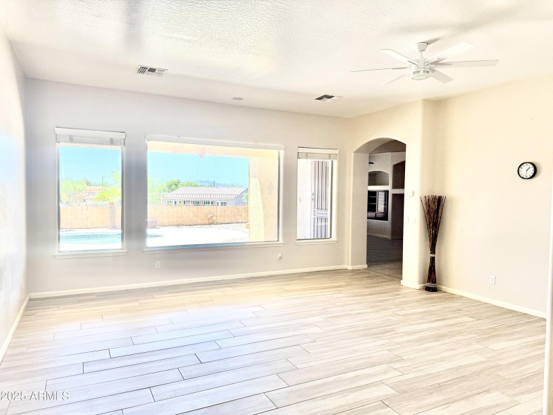 182 living room 3