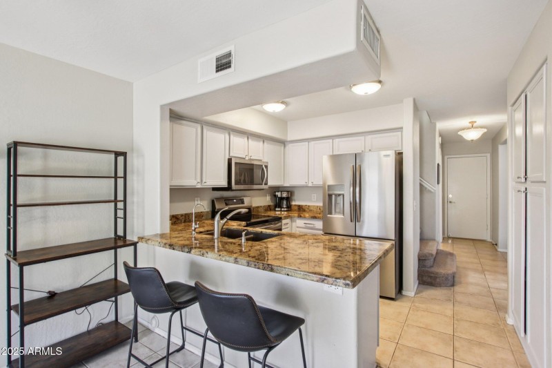 9-web-or-mls-E Southern Ave-1106-009