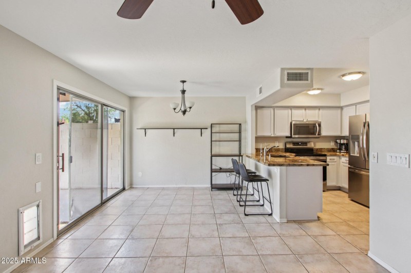 10-web-or-mls-E Southern Ave-1106-010