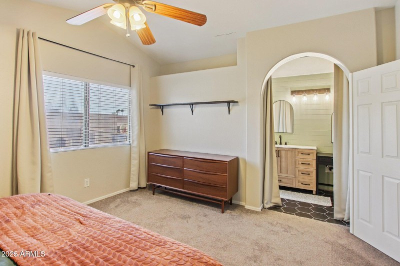 22-web-or-mls-E Southern Ave-1106-022
