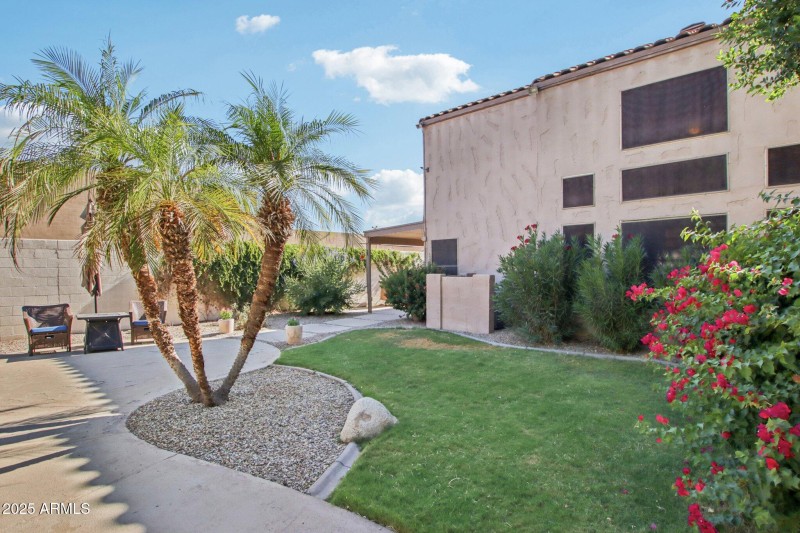 33-web-or-mls-E Southern Ave-1106-033