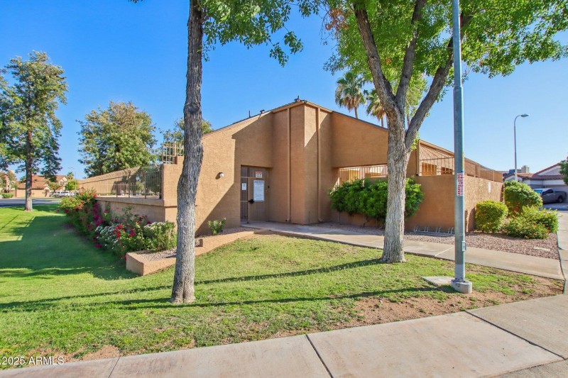 43-web-or-mls-E Southern Ave-1106-903