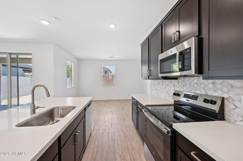 13-web-or-mls-S 240th Ln-1106-013