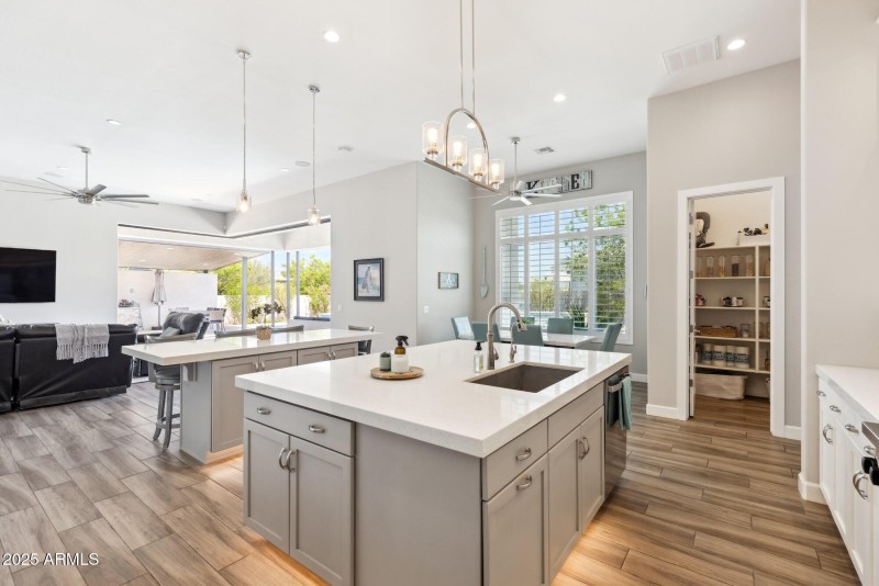 QUARTZ COUNTERS