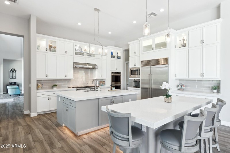 EAT IN KITCHEN