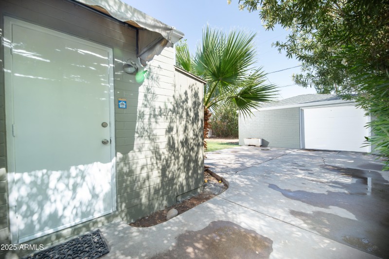 Detached 2 car garage