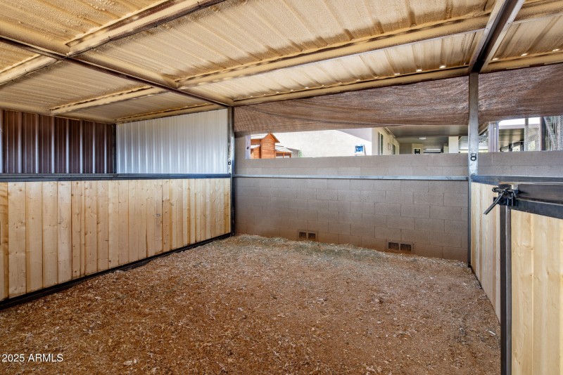 Shedrow barn