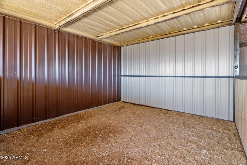 Shedrow barn