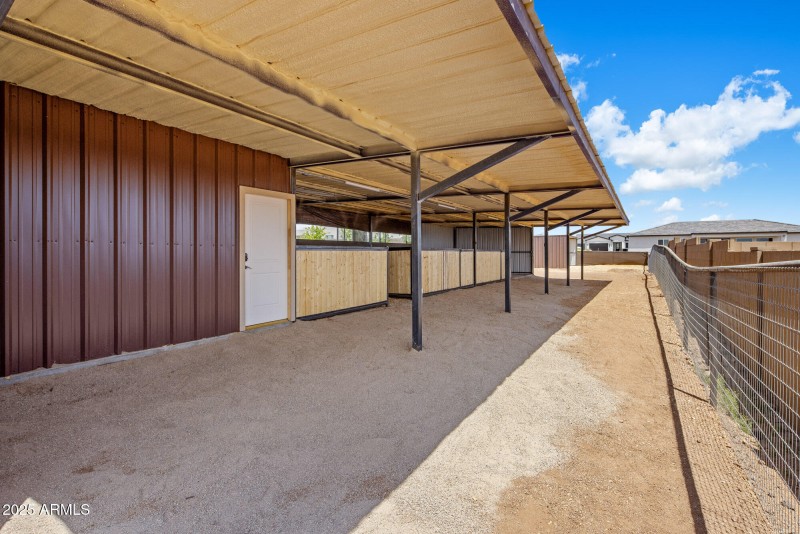 Shedrow barn
