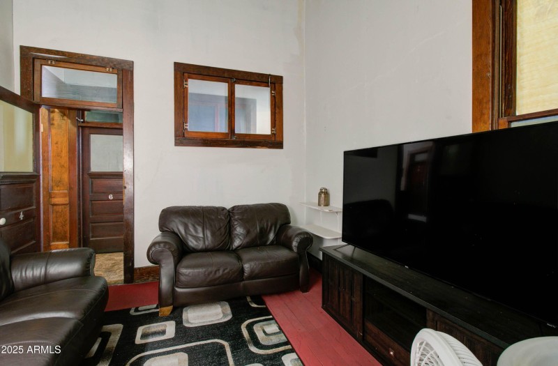 610 N Broad St-13