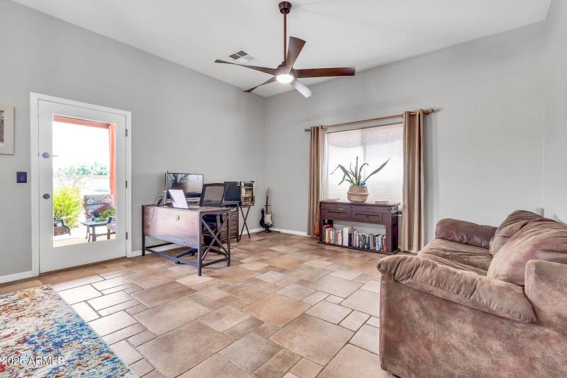 2699 E Claxton Rd-11
