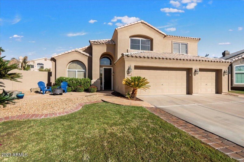 1216 E Rocky Slope