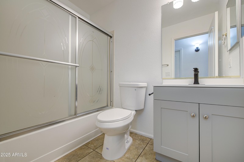 Bathroom 2-pic 2
