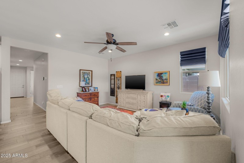 8-web-or-mls-20904 E Swan Dr, Queen Cree