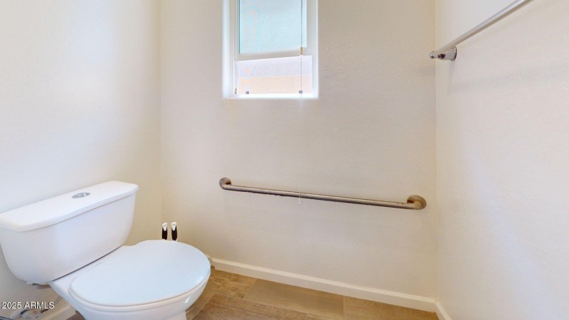 10440-W-Swayback-Pass-Bathroom 1