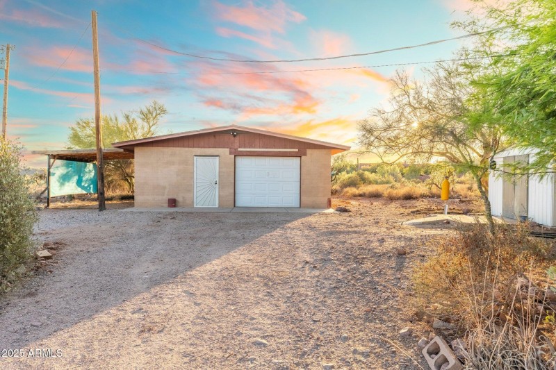 Detached Garage