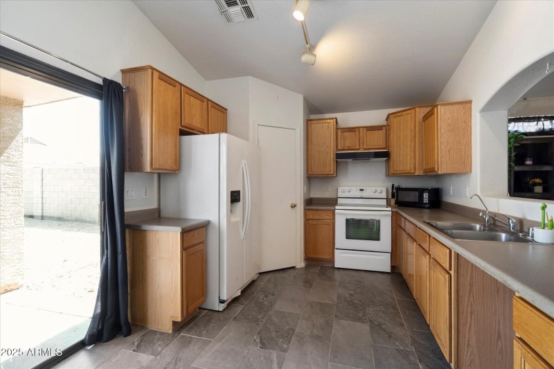 6 Kitchen