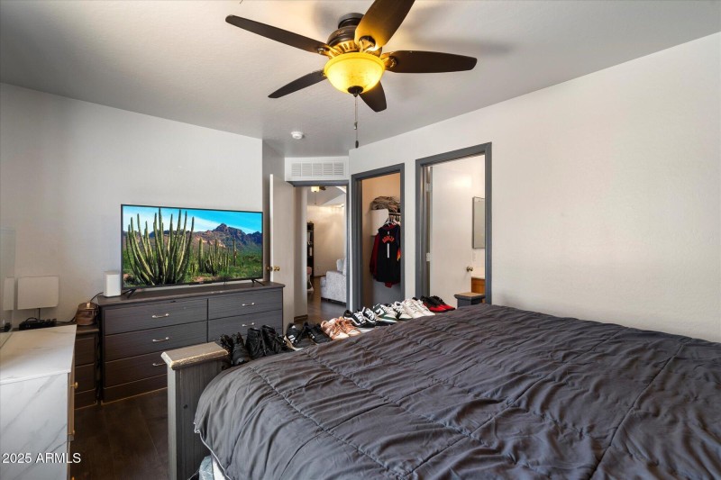 13 Primary Bedroom