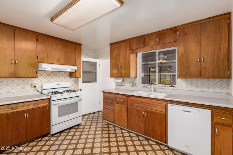 4140 E Glenrosa