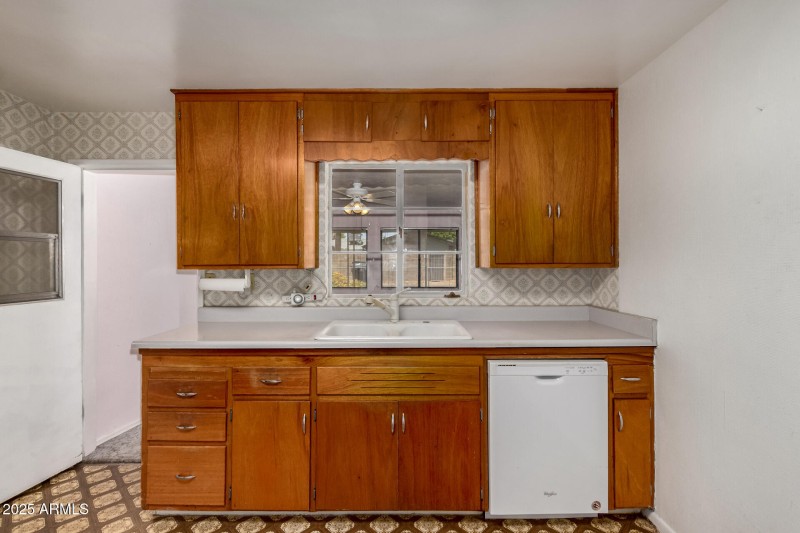 4140 E Glenrosa