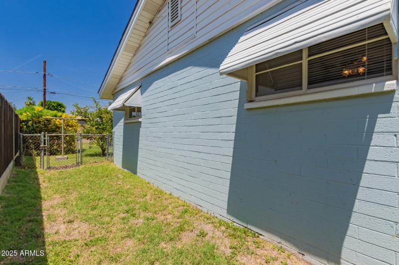4140 E Glenrosa