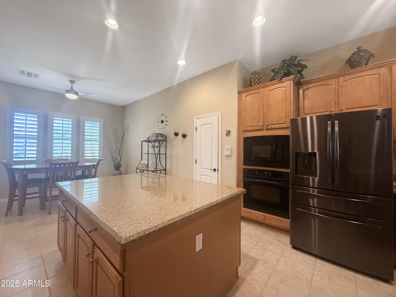 Kitchen with eat in dining /Island
