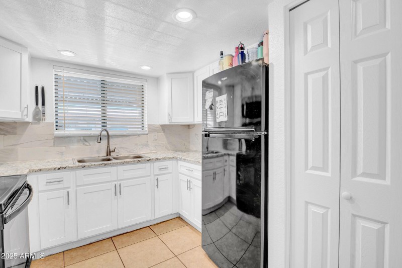 18-custom-3045 E Grandview Rd-18