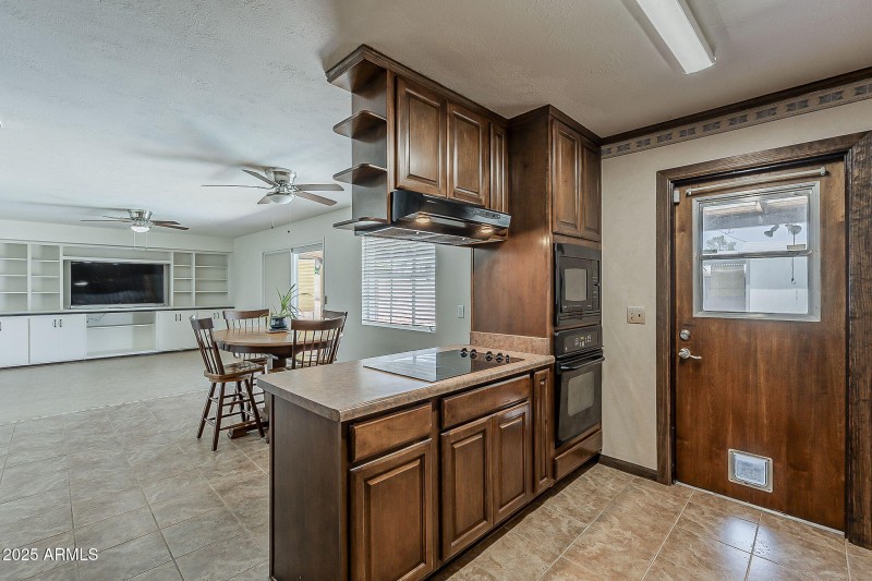 Kitchen Echo Ln.