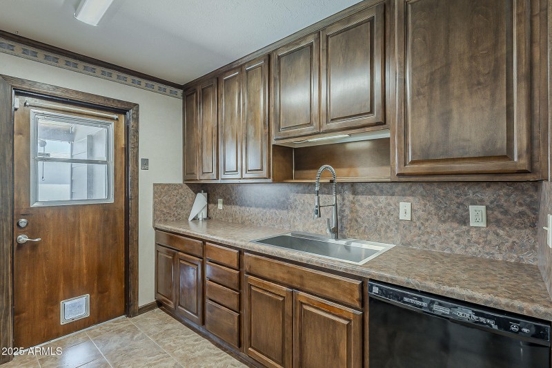 Kitchen Echo Ln.