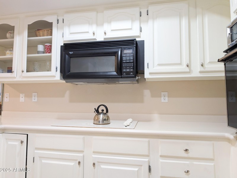 Kitchen 17404 N 99th Ave-007