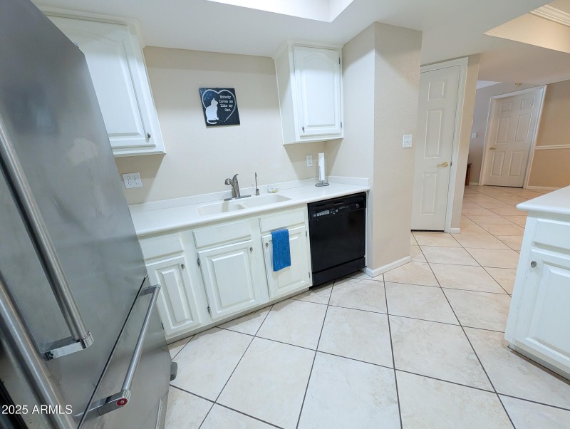 Kitchen 17404 N 99th Ave-009