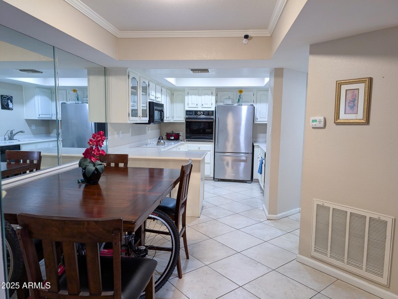 Eat-in Kitchen 17404 N 99th Ave-015