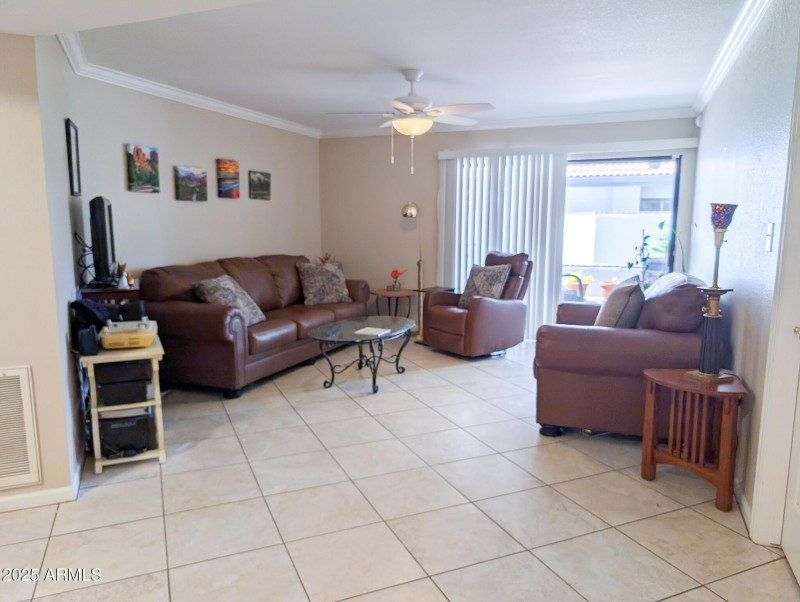 Living Room 17404 N 99th Ave-016
