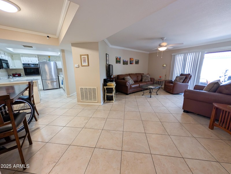 Great Room 17404 N 99th Ave-017