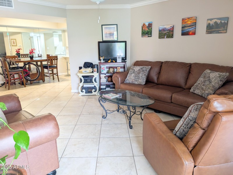 Great Room 17404 N 99th Ave-022