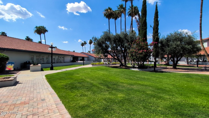Courtyard 17404 N 99th Ave-059