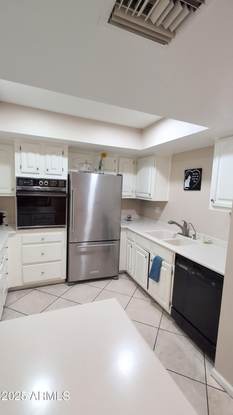 Kitchen 17404 N 99th Ave-080