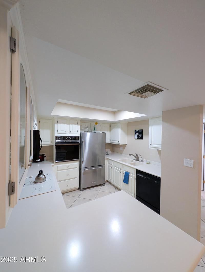 Kitchen 17404 N 99th Ave-082