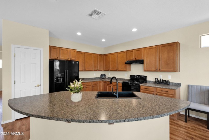 42485 Abbey - 11KitchenStaged