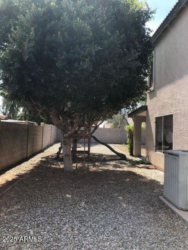 Large side yard