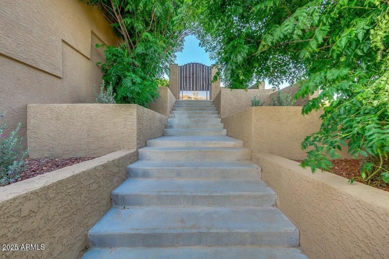 Steps to front