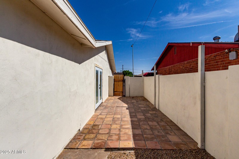 Large Side yard