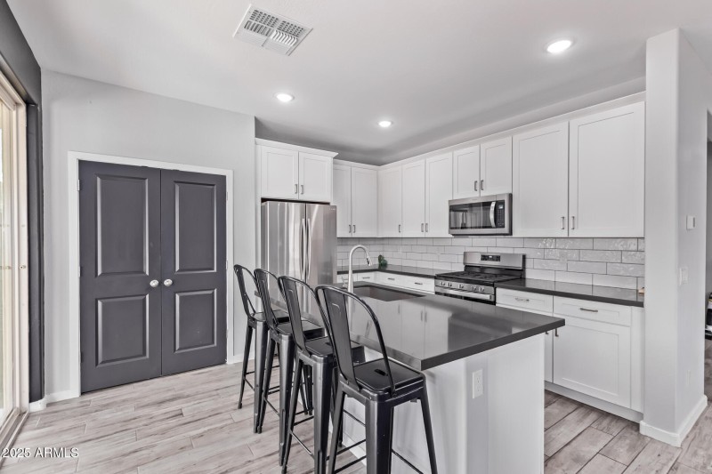 lots of quartz counters