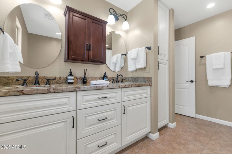 Dual Sinks in Secondary Suite
