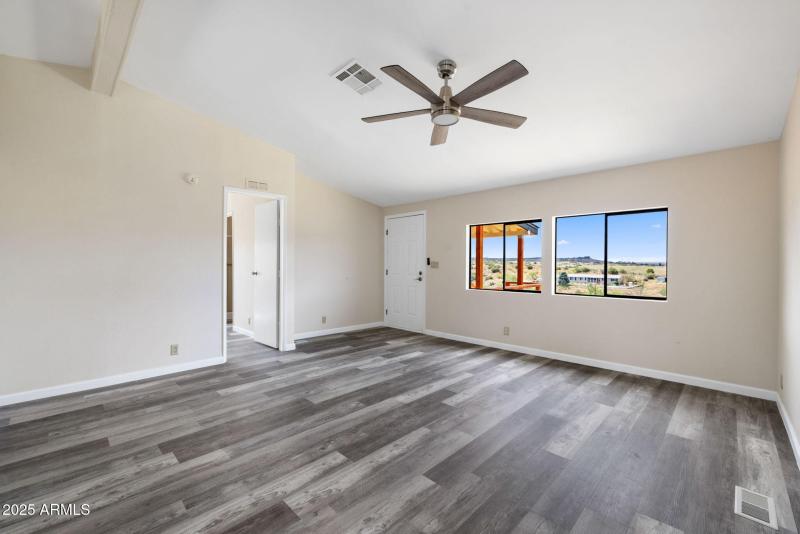 8-Living Room (1)