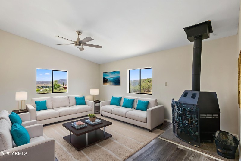 16-Family-Room - Living Room - Standard